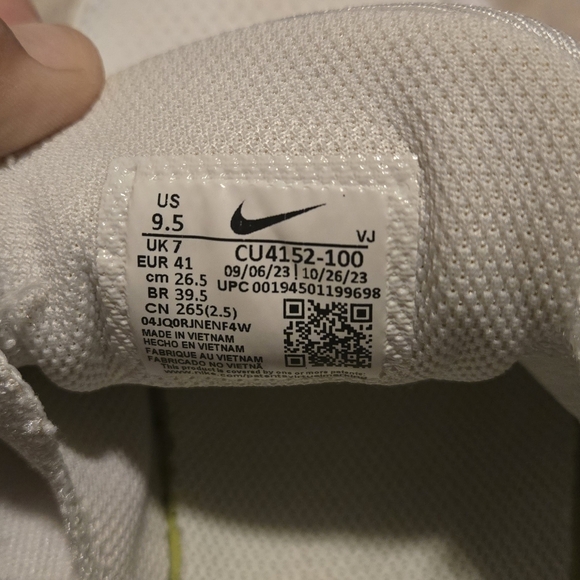 Nike Air Max Women's Athletic Shoes - White - Picture 2 of 6